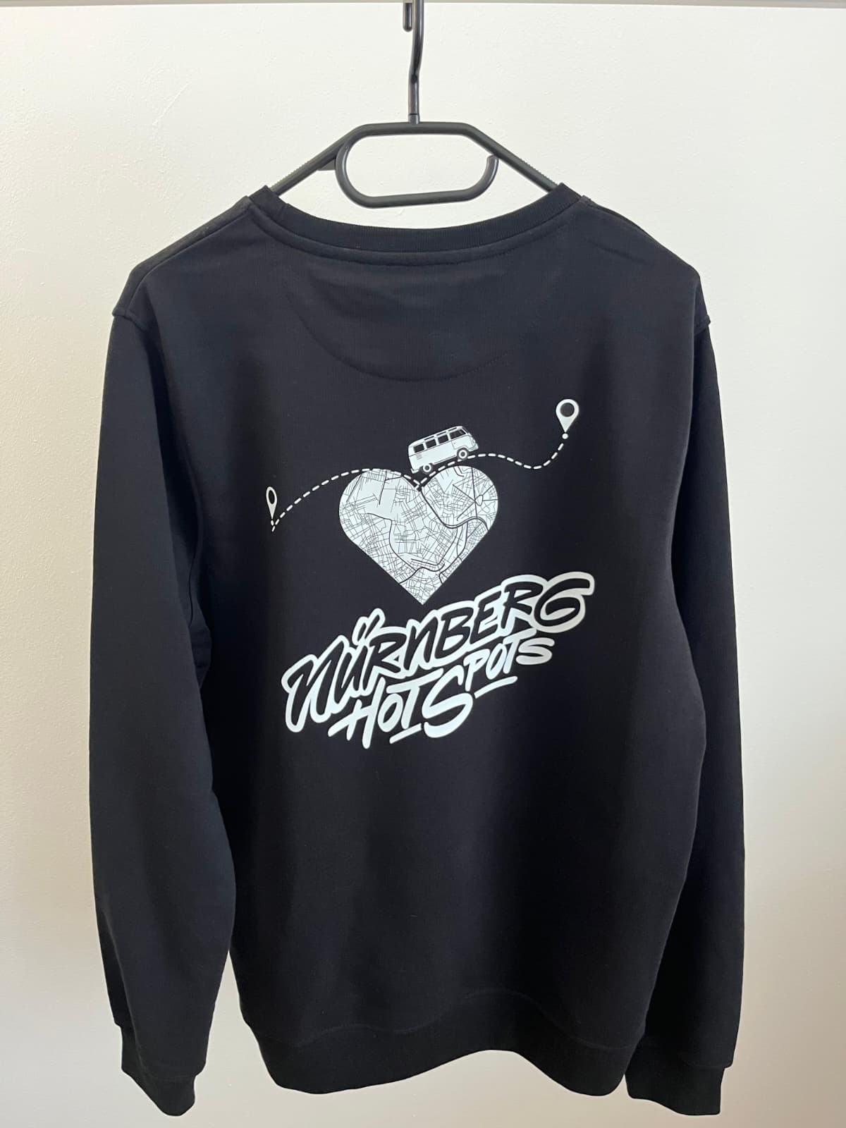 Bedrucktes Sweatshirt mit individuellem Textildesign für Nürnberg Hotspots von FUX Design