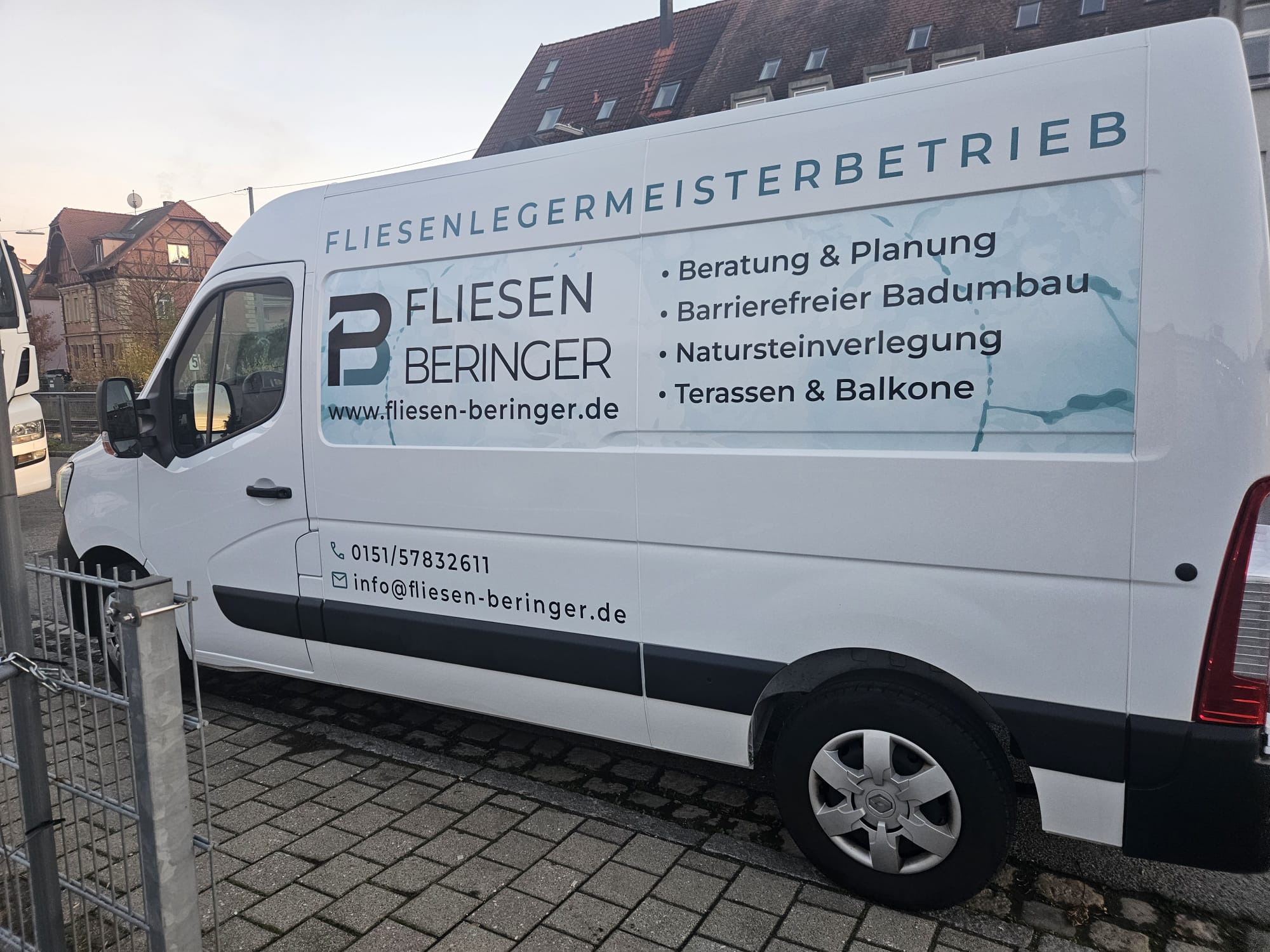 Fahrzeugbeschriftung und Design für Fliesen Beringer von FUX Design