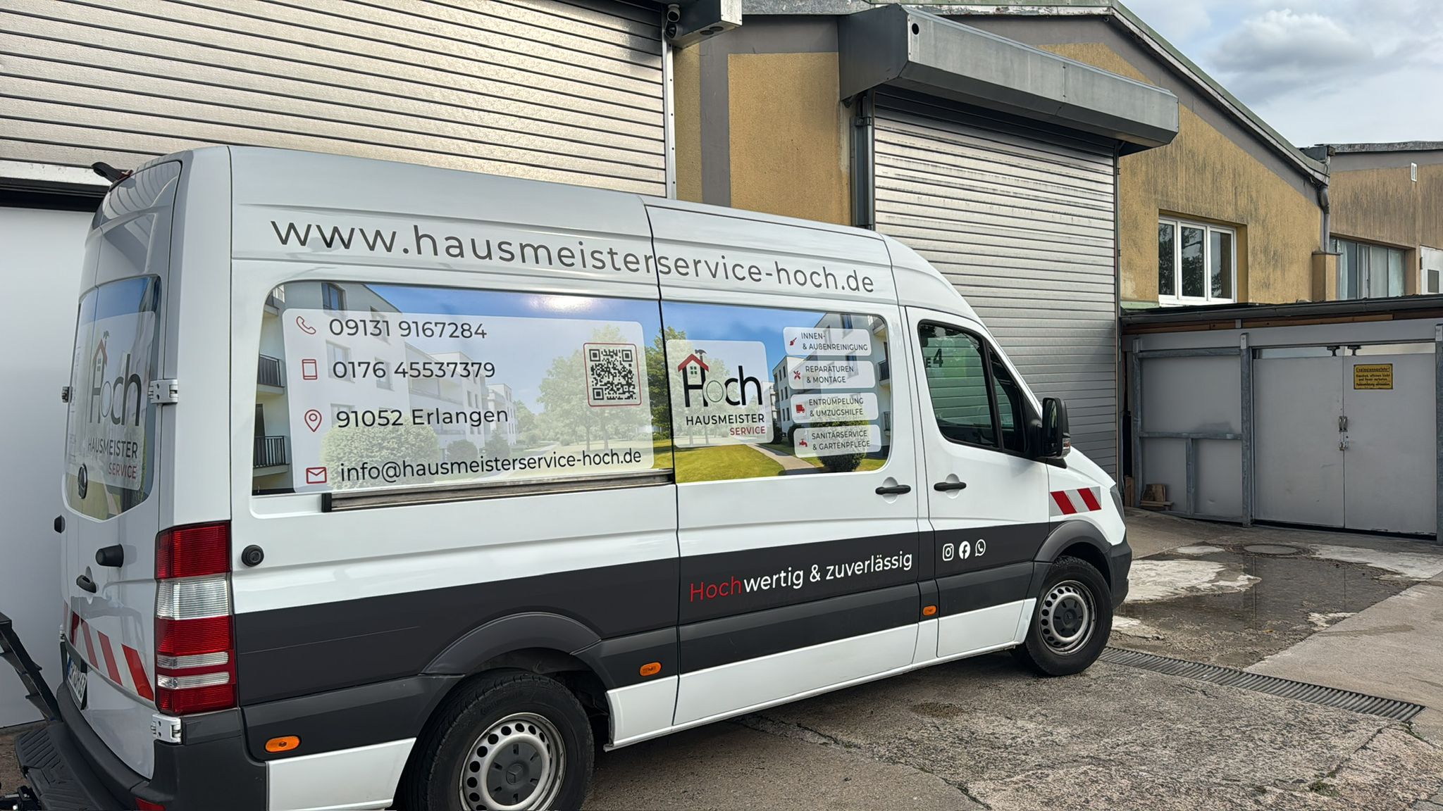 Fahrzeugbeschriftung und Design für Hausmeisterservice Hoch gestaltet von FUX Design